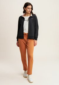 Freddy CON DETTAGLI - Sudadera con cremallera - black zebraanimaliermulticolor