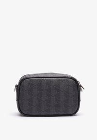 Borsa rettangolare nera in pelle compatta con motivo geometrico in rilievo e chiusura con zip su sfondo bianco.