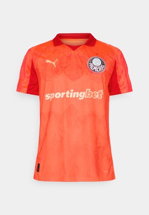 Camisola desportiva laranja com um design em degradê, apresentando mangas curtas, colarinho e um logotipo em patch. Feita de tecido respirável para maior conforto.