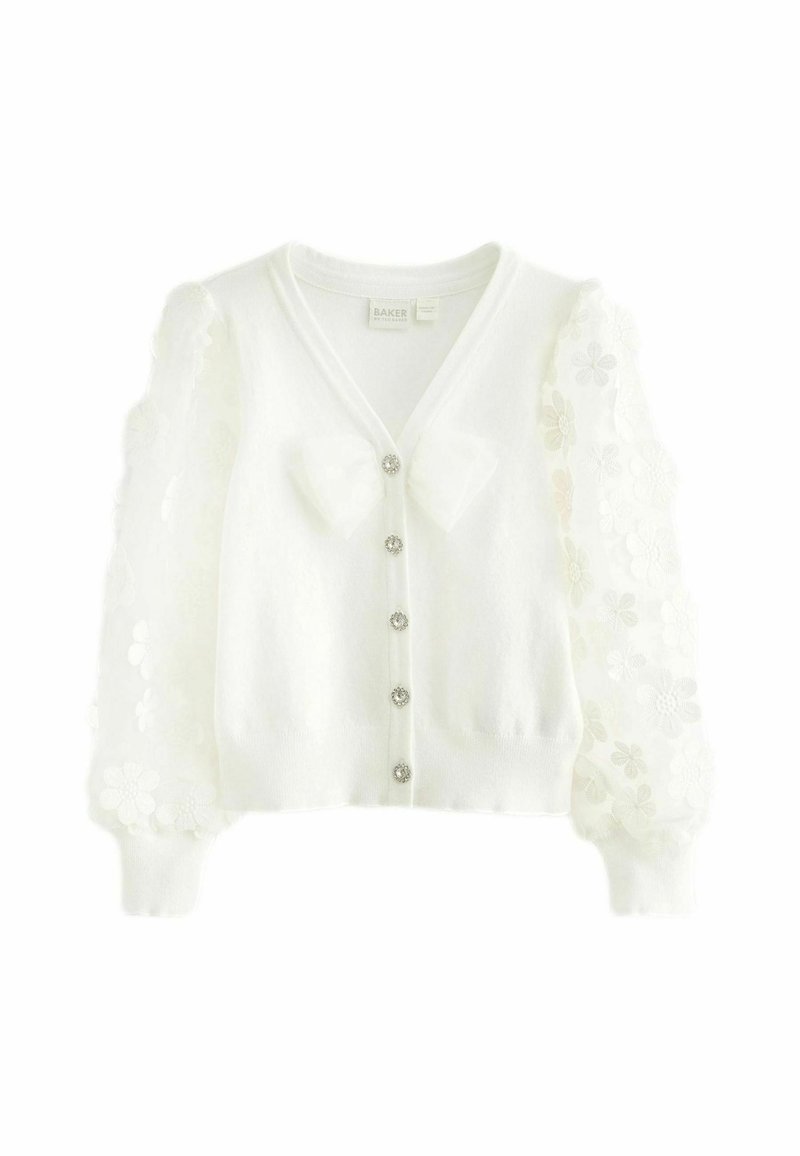 Cardigan blanc avec col en V, manches bouffantes en dentelle florale, nœud décoratif sur la poitrine et cinq boutons ornés de bijoux sur le devant.