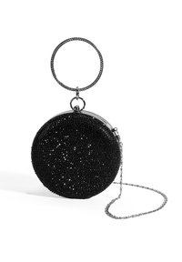 Petit sac noir rond recouvert de perles brillantes, avec un cadre en métal argenté et une chaîne. Doté d'une anse circulaire pour le porter.