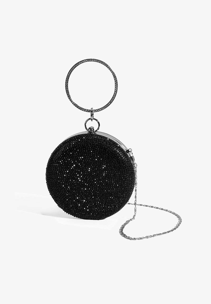 Petit sac noir rond recouvert de perles brillantes, avec un cadre en métal argenté et une chaîne. Doté d'une anse circulaire pour le porter.