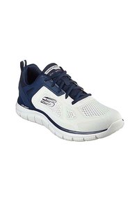 Zapatilla atlética ligera con parte superior de malla blanca y detalles en azul marino. Cuenta con paneles texturizados, suela de goma y un sistema de cordones tradicional.