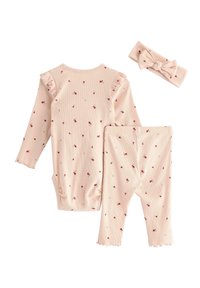 Langärmliger pinker gerippter Body mit rotem Blumenmuster, passenden Leggings und einem stirnband mit einer Schleifenakzentuierung. Rüschen an den Schultern.