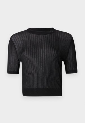 Schwarzer Kurzarmpullover aus Rippstoff mit rundem Halsauschnitt und leicht lockerer Passform. Dezenter Glanz ist in der Textur sichtbar.