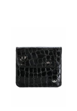 Portefeuille noir brillant avec texture crocodile, fermeture à rabat et petit logo argenté en bas à droite.