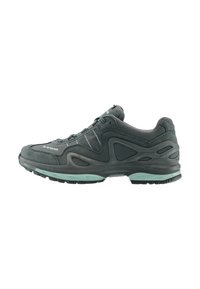 Scarpa sportiva da uomo in grigio scuro, con tomaia in rete e dettagli in camoscio, suola imbottita con un accento teal e design con lacci.