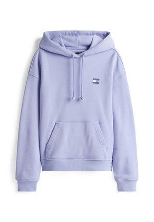 Hellviolette Kapuzenjacke aus weichem Stoff. Verfügt über eine Kängurutasche vorne, gerippte Bündchen und ein kleines Markenlogo auf der Brust.