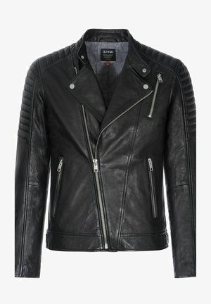 Czarna skórzana kurtka motocyklowa z asymetrycznym zamkiem błyskawicznym, pikowanymi ramionami, kieszeniami na zamek na piersi i po bokach oraz kołnierzem z zatrzaskami.