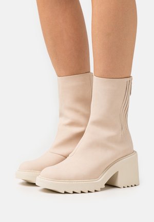 Even&Odd Enkellaarsjes met plateauzool - beige