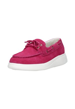 Scarpa da barca casual in camoscio rosa con suola bianca, chiusura frontale con lacci e occhielli in metallo, vista laterale inclinata su sfondo bianco.