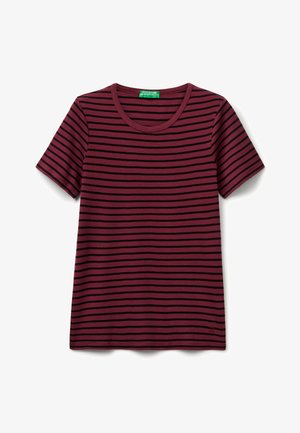 Bordeaux kortemou t-shirt met zwarte horizontale strepen. Heeft een ronde hals en een zachte, gestructureerde stof.