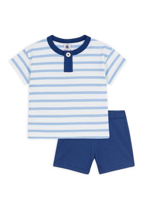 Babyoutfit met korte mouwen, lichtblauw-wit horizontaal gestreept bovenstuk met een navy kraag en knoop, gecombineerd met navy korte broek.
