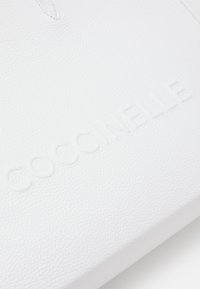 Coccinelle MYRTHA  biały