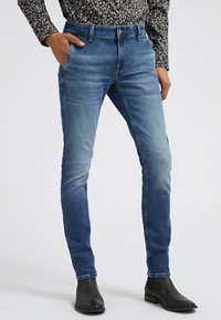 Guess - ADAM - Jean slim - blau Image miniature 1