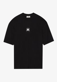Svart bomulls t-shirt med rund hals och korta ärmar, med en vit spindellogotyp tryckt på bröstet.