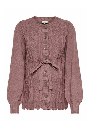 Pleteni kardigan u prašnjoj rosi s teksturiranim dijamantnim uzorkom, rebrastim manžetama i remenom na struku. Ima smeđe dugmiće.