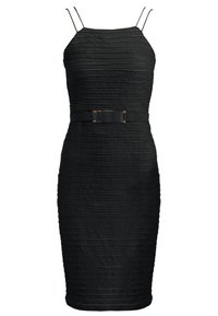 Robe moulante noire sans manches avec fines bretelles doubles, rayures horizontales texturées et ceinture avec boucle rectangulaire brillante à la taille.