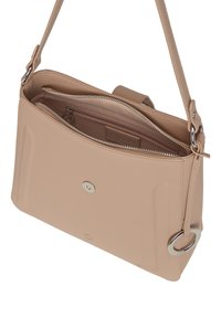 Beige syntetisk håndtaske med lynlås, justerbar strop og en cirkulær metalaccent. Indvendigt har den en lynlåslomme.