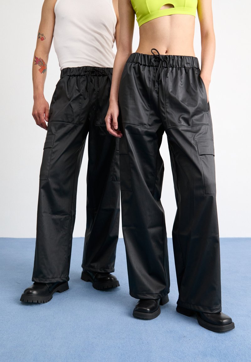 Rains RAIN PANTS WIDE UNISEX - Kareiviško stiliaus kelnės - black grain