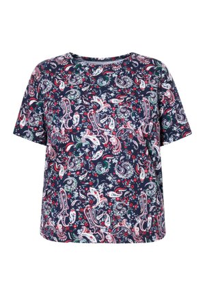 Camisa azul marino de manga corta con motivo paisley y floral colorido en rosa, blanco, verde y rojo, cuello redondo.