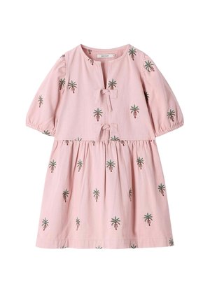 Robe rose clair pour tout-petit avec manches courtes bouffantes, fermetures à nouer sur le devant et motif brodé de palmiers verts.