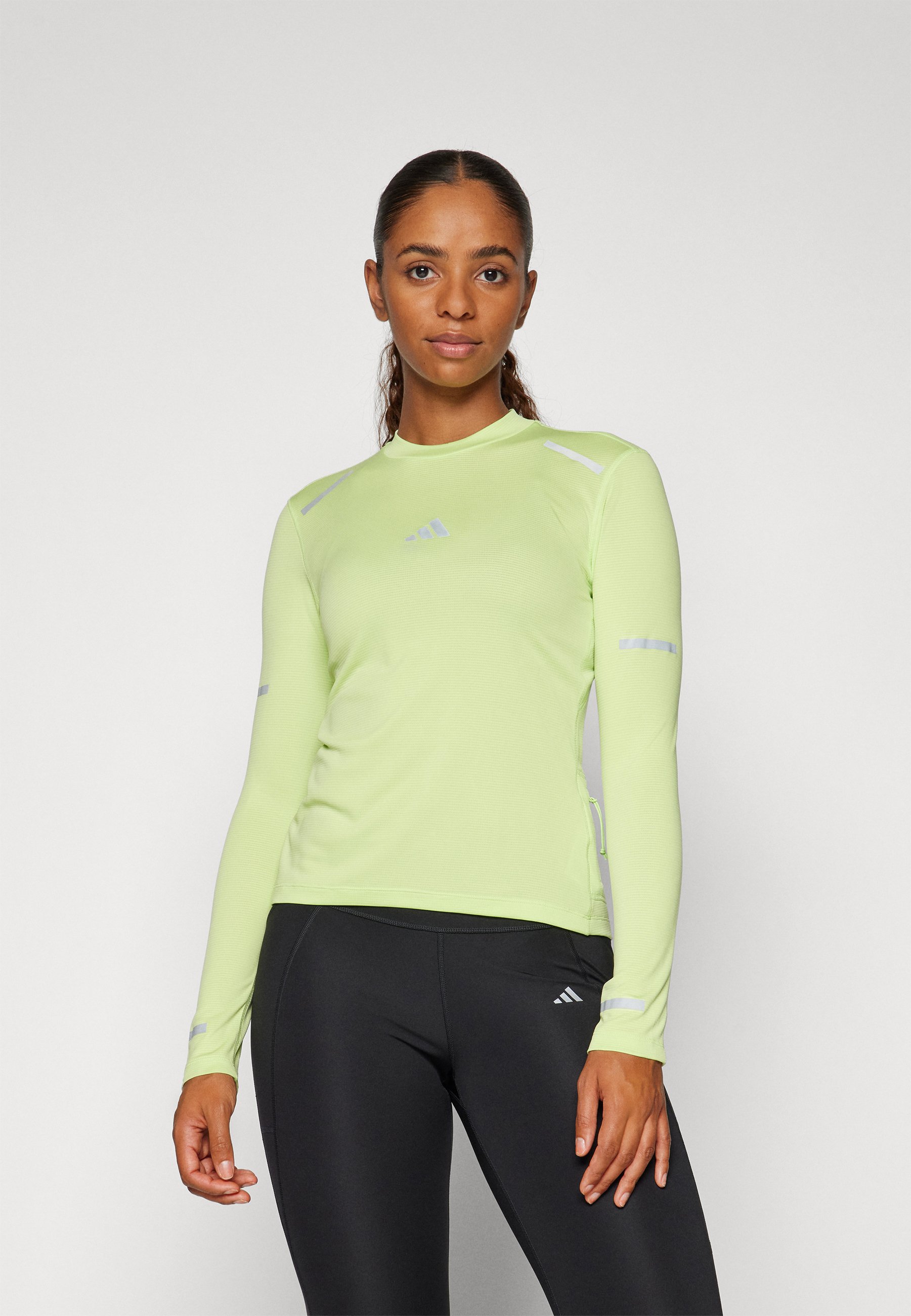 Haut De Course Femme – Time To Run – Vert Lime – Col Zippé, Manches Longues, Poche Poitrine