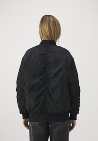 ONLY ONLNOELLE OVERSIZED  - Bomber-jakk - black