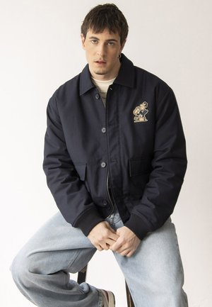 Kaotiko CHEERS DARLING UNISEX - Bomber dzseki - navy