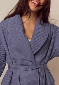 Next REGULAR FIT - Hommikumantel - blue