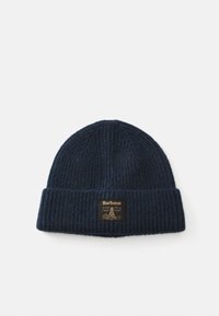 Marineblauwe geribbelde gebreide beanie met omgeslagen rand, voorzien van een zwart label met "Barbour" en een gouden afbeelding van een vuurtoren.