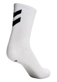 Calcetín deportivo blanco con textura acanalada, presenta un diseño de logo triangular negro en el lado y una puntera y talón reforzados.