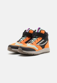 Viking CENTURY MID UNISEX - Sapatilhas de cano alto - black/orange