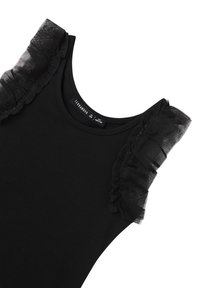 Top nero senza maniche con accenti di pizzo trasparenti sulle spalle, realizzato in tessuto morbido, con scollatura rotonda e design aderente.