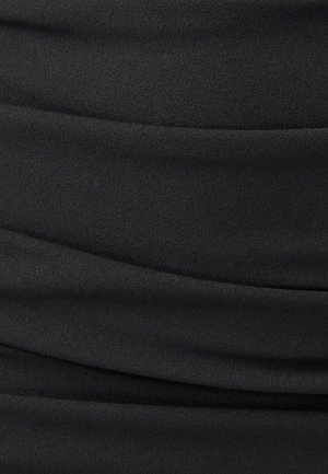 Tessuto nero con una sottile texture arricciata, caratterizzato da un materiale morbido e liscio e pieghe ondulate sulla superficie.
