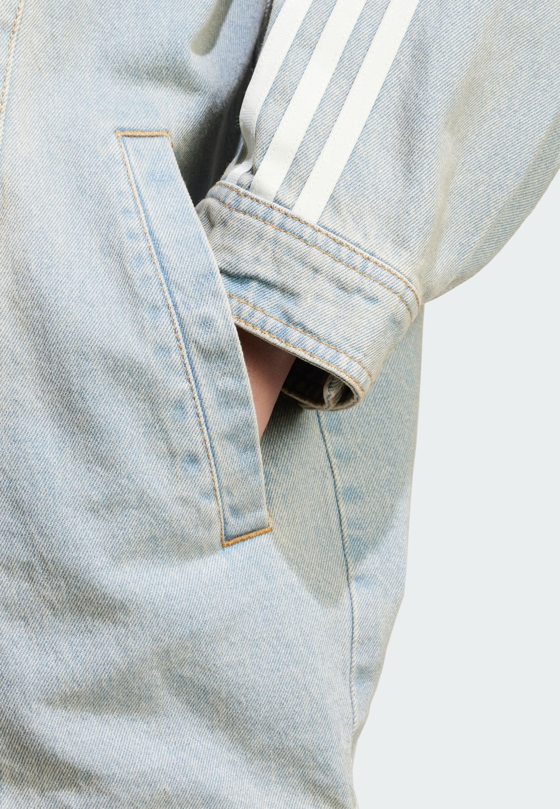 【adidas】W DENIM SHIRT JKT(ADILENIUM3) LIGHTDENIM 国内発送 adidas】Adilenium Season 3 Two-In-One Denim Shirt Jacket