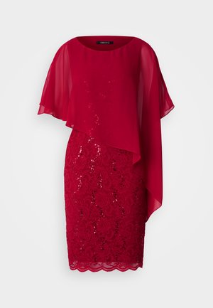 Rotes Kleid mit einem geschichteten Chiffon-Oberteil, einem bestickten Spitzenrock und einem gewellten Saum. Das Design integriert florale Muster in der Spitze.