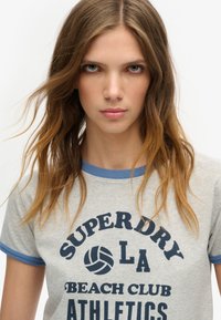 Superdry & Co - T-shirt z nadrukiem