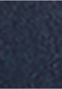 Mörkblått texturerat tyg, något flammigt, med en matt yta och subtila tonvariationer. Lämpligt för möbelklädsel eller mode.