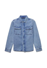 Jasnoniebieska koszula dżinsowa z długim rękawem, klasycznym kołnierzykiem, zapięciem na guziki, dwiema kieszeniami na piersi i lekko spranym wyglądem.