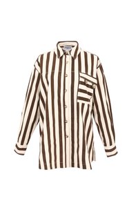Bruin en crème gestreepte shirt met een kraag, sluiting met knopen aan de voorkant en een borstzak met een knoopaccent. Gemaakt van stevig materiaal.