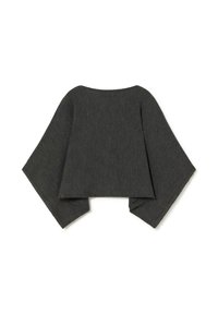 Jersey gris recortado con mangas amplias y fluidas y escote redondo. La tela tiene un acabado texturizado que crea una silueta estructurada.