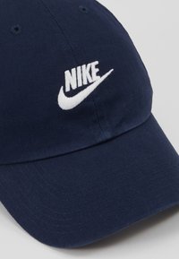 Nike Sportswear HERITAGE FUTURA - Kapa - obsidian/obsidian/white