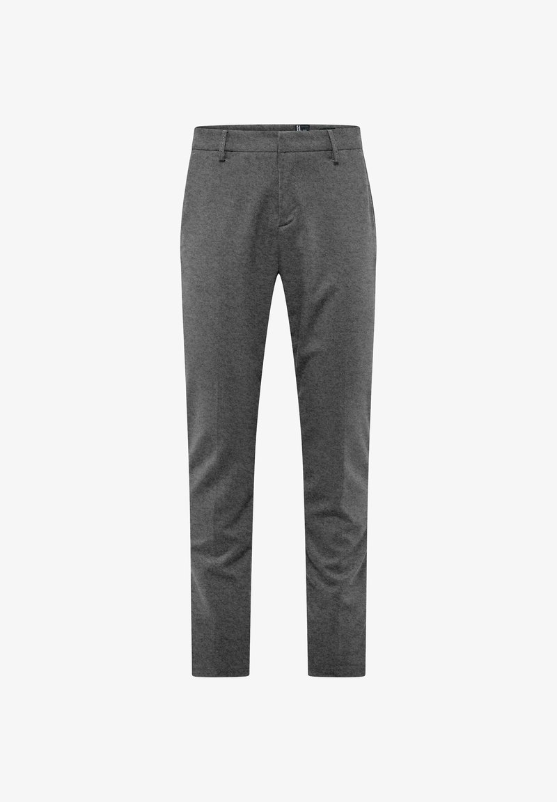 Grijze tapered broek gemaakt van een zachte, gladde stof, met een platte voorkant en twee zijzakken. Geen zichtbare hardwaredetails.