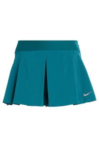 Falda deportiva color teal con diseño plisado, cinturilla elástica y un logo de Nike plateado en la parte inferior derecha. Tejido ligero.