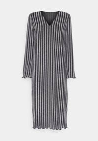Robe longue rayée avec décolleté en V, en tissu texturé navy et argent métallique. Elle possède de longues manches et un ourlet fluide.