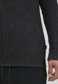 11 Project Gilet - grey