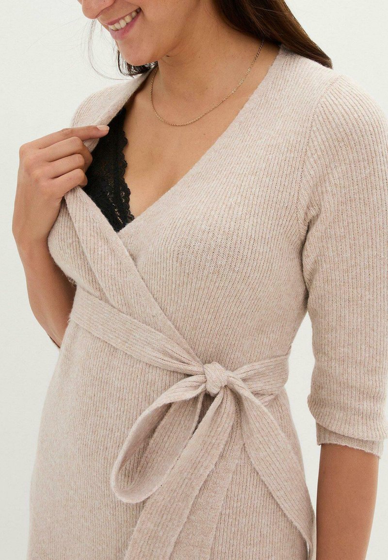 bonprix SUPERSOFTES UMSTANDS UND MIT 3/4 ARM Robe pull beige