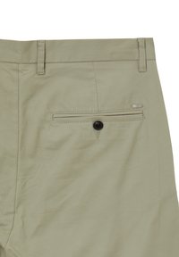 Beige Hosen mit einer flachen Gesäßtasche mit Knopfverschluss und einem kleinen Metall-Brand-Tag. Glattes Material mit tailliertem Design.