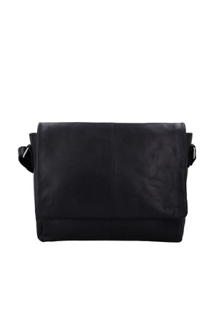 Schwarze Ledermessenger-Tasche mit verstellbarem Schultergurt und Klappverschluss, von vorne vor weißem Hintergrund gezeigt.